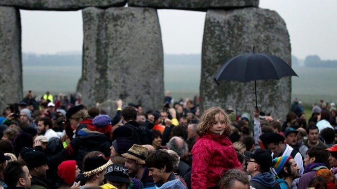 Britain Summer Solstice 2012 crowds.jpg